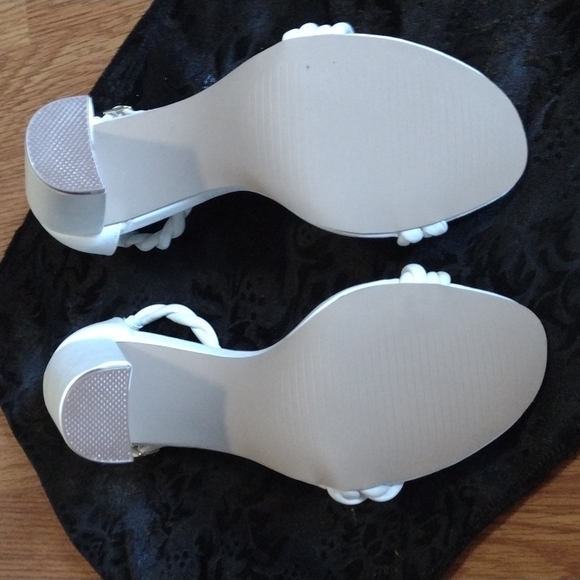 White ankle strap heels - Picture 3 of 3